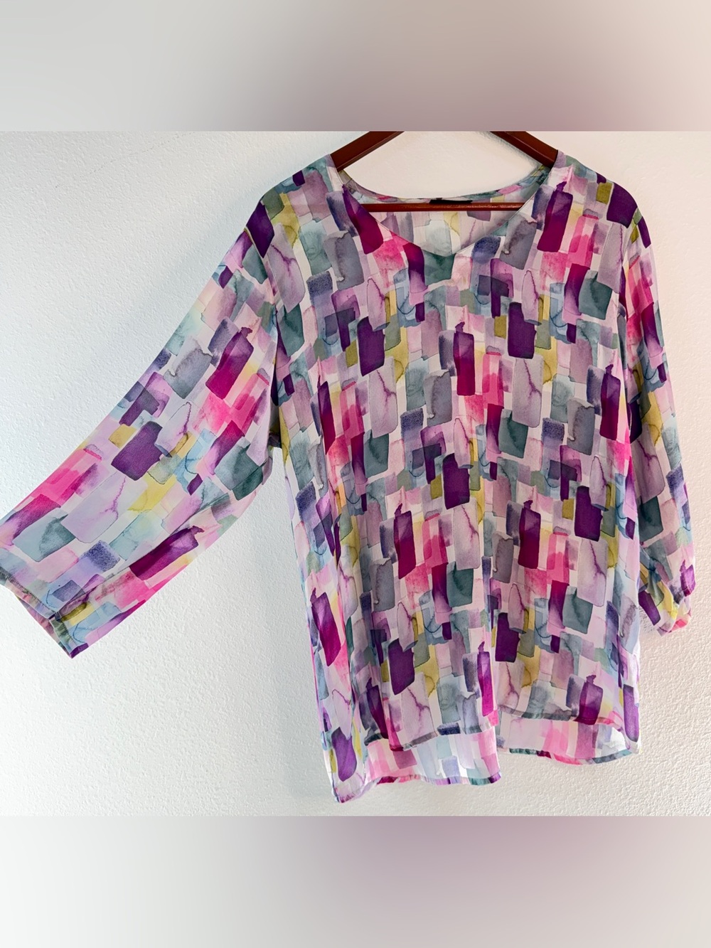 APNY Colorful Watercolor Abstract V-Neck Blouse Cupro Blend Y2K Geometric L